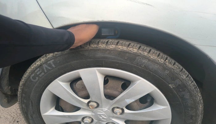 2013 Hyundai Eon MAGNA +, Petrol, Manual, 30,759 km, tyre