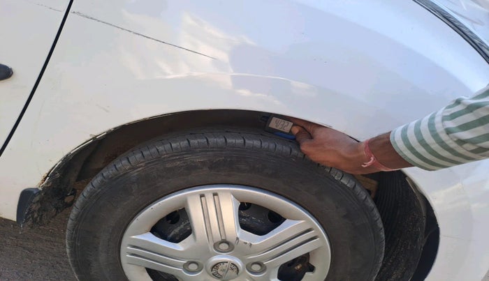 2013 Hyundai Eon ERA +, Petrol, Manual, 68,117 km, tyre