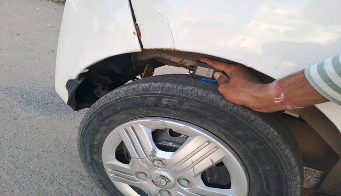 2013 Hyundai Eon ERA +, Petrol, Manual, 68,117 km, tyre