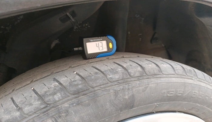 2020 Hyundai VENUE S 1.2, Petrol, Manual, 30,916 km, tyre