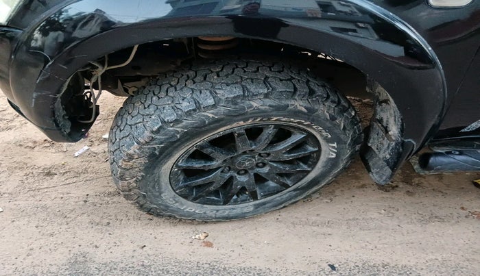 2012 Mitsubishi Pajero Sport 2.5 MT 4X4, Diesel, Manual, 1,43,600 km, tyre