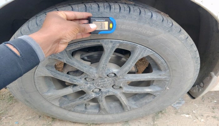 2018 Maruti Swift ZXI, Petrol, Manual, 1,09,542 km, tyre