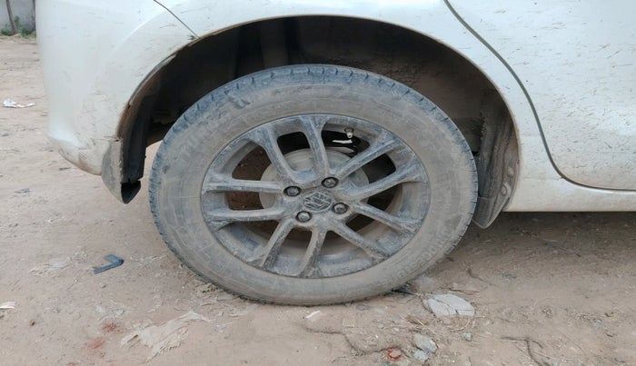 2018 Maruti Swift ZXI, Petrol, Manual, 1,09,542 km, tyre