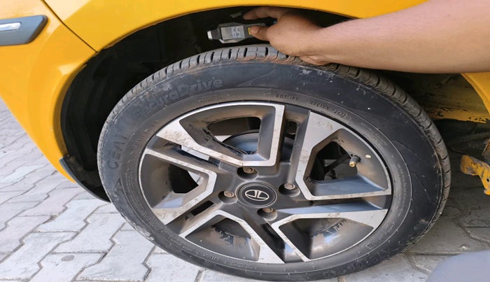 2020 Tata Tiago XZ PLUS PETROL, Petrol, Manual, 76,564 km, tyre
