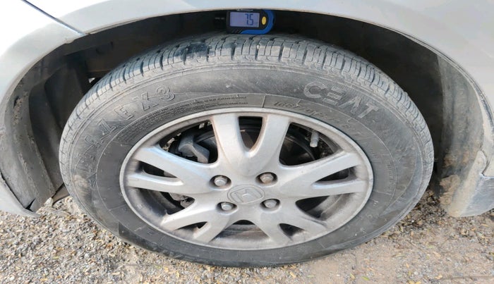 2011 Honda Brio V MT, Petrol, Manual, 1,47,102 km, tyre