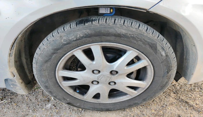 2011 Honda Brio V MT, Petrol, Manual, 1,47,102 km, tyre