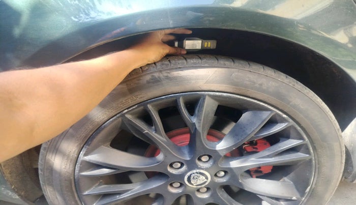 2012 Jaguar XF 3.0 DIESEL, Diesel, Automatic, 1,11,047 km, tyre
