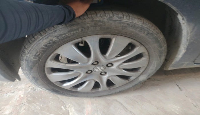 2016 Maruti Baleno ZETA PETROL 1.2, Petrol, Manual, 1,44,904 km, tyre