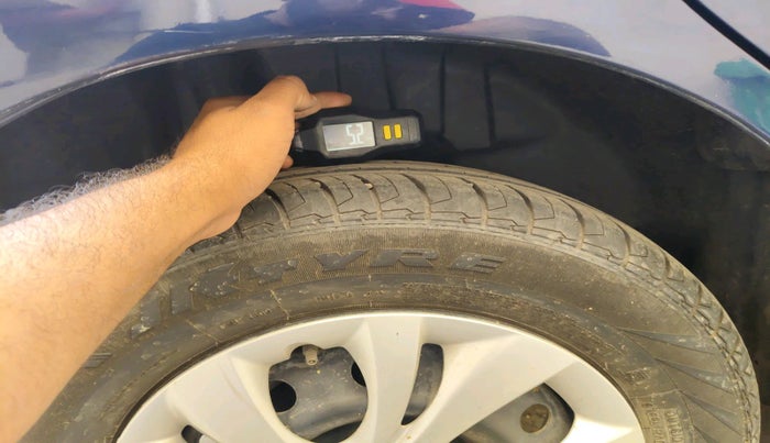 2022 Maruti Swift VXI AMT, Petrol, Automatic, 28,882 km, tyre