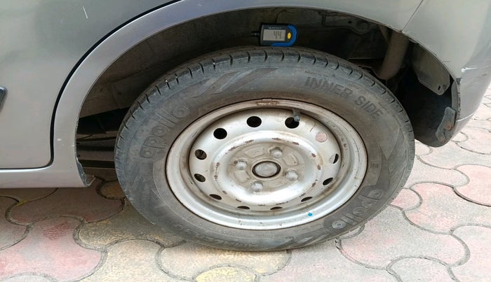 2013 Maruti Wagon R 1.0 LXI CNG, Petrol, Manual, 1,13,600 km, tyre