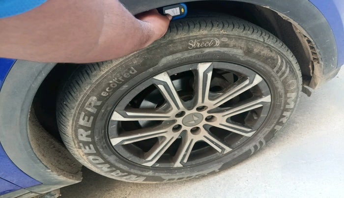 2023 Mahindra XUV700 AX 7 LUXURY P AT 7 STR, Petrol, Automatic, 39,396 km, tyre