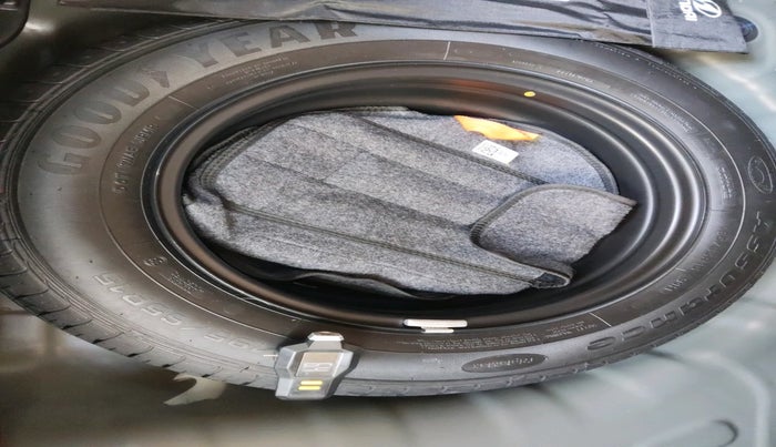 2023 Hyundai VENUE S (O) 1.0 TURBO IMT, Petrol, Manual, 32,683 km, tyre