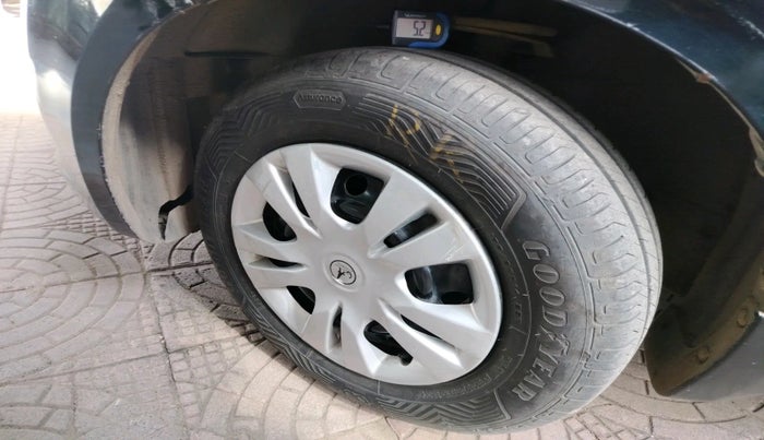 2011 Maruti Swift Dzire VXI, Petrol, Manual, 1,80,233 km, tyre