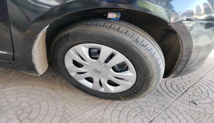 2011 Maruti Swift Dzire VXI, Petrol, Manual, 1,80,233 km, tyre