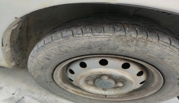 2011 Maruti Wagon R 1.0 LXI CNG, Petrol, Manual, 1,49,067 km, tyre