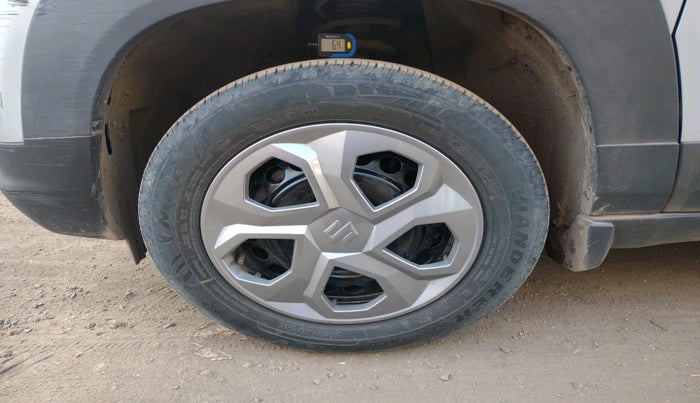 2024 Maruti BREZZA LXI S- CNG, Petrol, Manual, 36,577 km, tyre