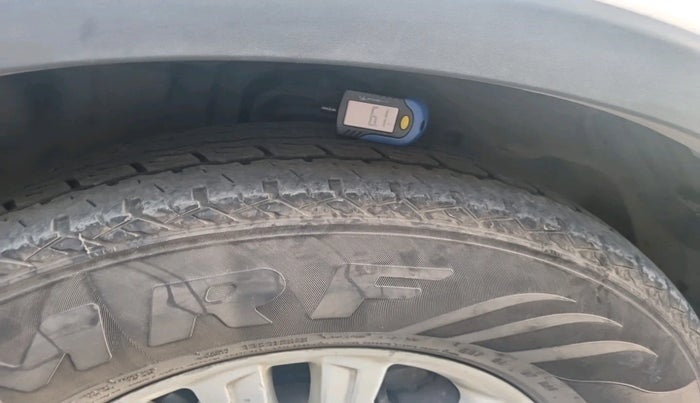 2015 Ssangyong Rexton RX7, Diesel, Automatic, 1,14,826 km, tyre