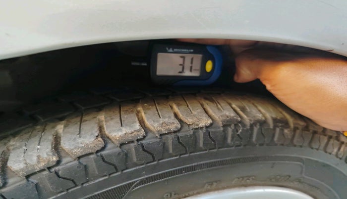 2011 Hyundai Eon MAGNA +, Petrol, Manual, 96,886 km, tyre