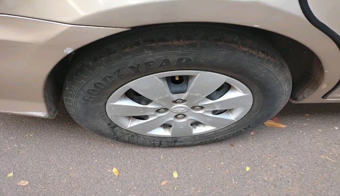 2011 Hyundai Verna TRANSFORM 1.5 CRDI, Diesel, Manual, 90,349 km, tyre