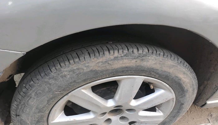2012 Volkswagen Vento HIGHLINE DIESEL 1.6, Diesel, Manual, 2,56,901 km, tyre