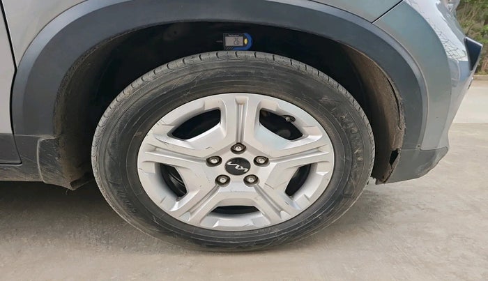 2021 KIA SONET HTK PLUS 1.5 AT, Diesel, Automatic, 71,917 km, tyre