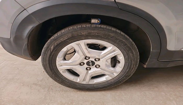 2021 KIA SONET HTK PLUS 1.5 AT, Diesel, Automatic, 71,917 km, tyre