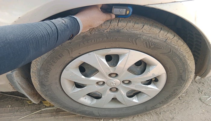 2010 Hyundai Verna 1.6 VTVT, Petrol, Manual, 1,75,772 km, tyre