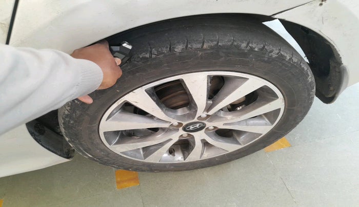 2014 Hyundai Verna FLUIDIC 1.6 CRDI SX, Diesel, Manual, 2,53,745 km, tyre