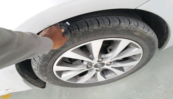 2014 Hyundai Verna FLUIDIC 1.6 CRDI SX, Diesel, Manual, 2,53,745 km, tyre