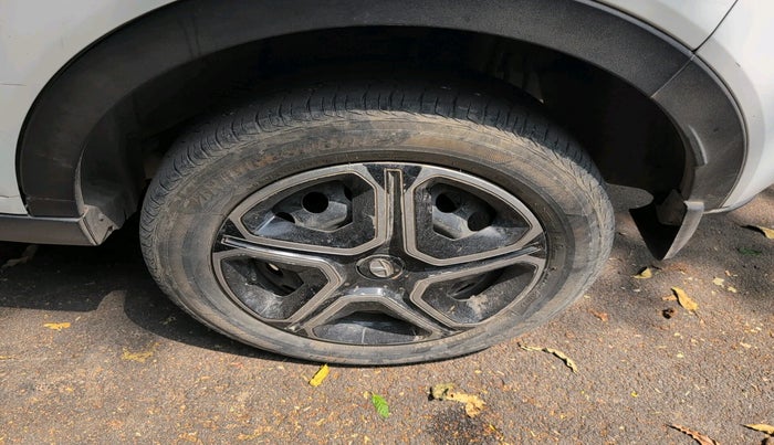 2021 Tata NEXON XM SUNROOF PETROL, Petrol, Manual, 42,017 km, tyre