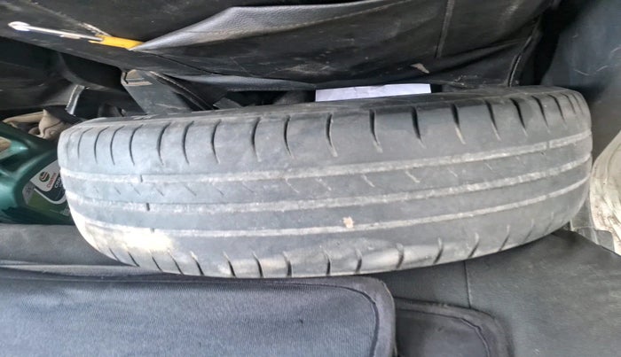 2011 Maruti Wagon R 1.0 VXI, Petrol, Manual, 2,46,529 km, tyre