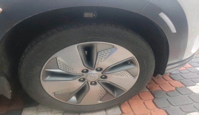 2023 Hyundai KONA ELECTRIC PREMIUM, Electric, Automatic, 59,237 km, tyre