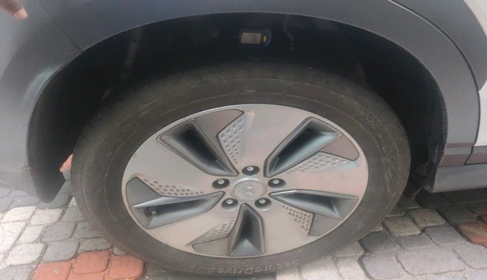 2023 Hyundai KONA ELECTRIC PREMIUM, Electric, Automatic, 59,237 km, tyre