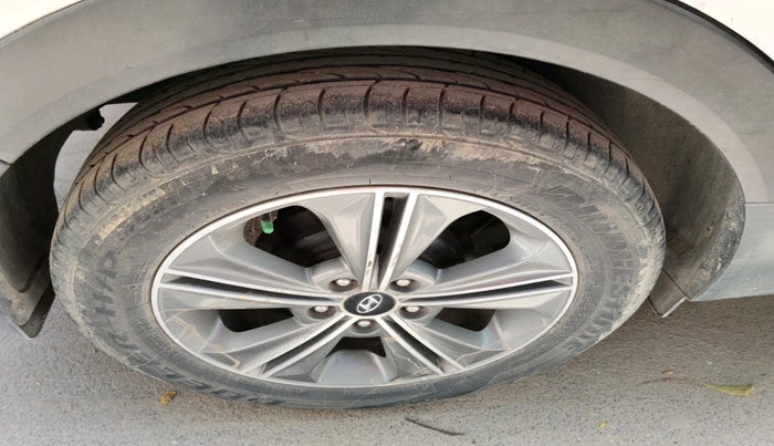 2017 Hyundai Creta SX PLUS AT 1.6 DIESEL, Diesel, Automatic, 1,19,547 km, tyre