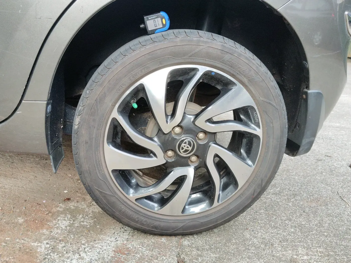 2020 Toyota Glanza V CVT, Petrol, Automatic, 1,09,352 km, tyre