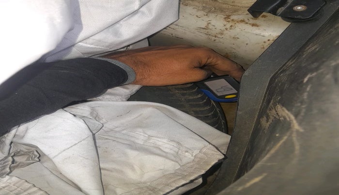 2015 Maruti Swift VDI, Diesel, Manual, 73,358 km, tyre