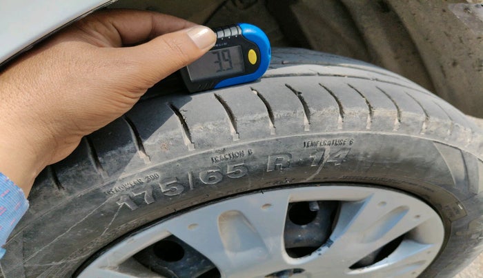 2015 Honda Amaze 1.2L I-VTEC S, Petrol, Manual, 1,14,554 km, tyre