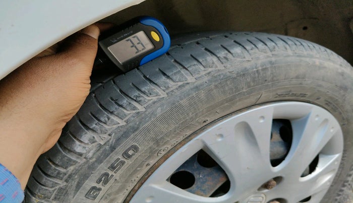 2015 Honda Amaze 1.2L I-VTEC S, Petrol, Manual, 1,14,554 km, tyre