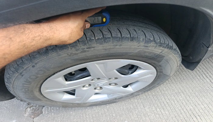 2020 Hyundai VENUE E 1.2, Petrol, Manual, 35,426 km, tyre
