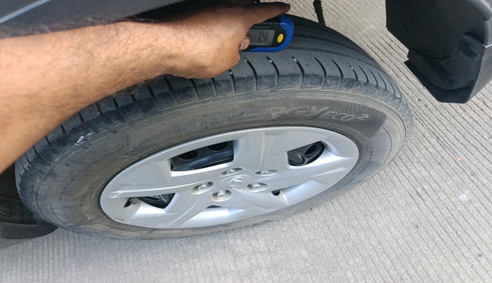 2020 Hyundai VENUE E 1.2, Petrol, Manual, 35,426 km, tyre