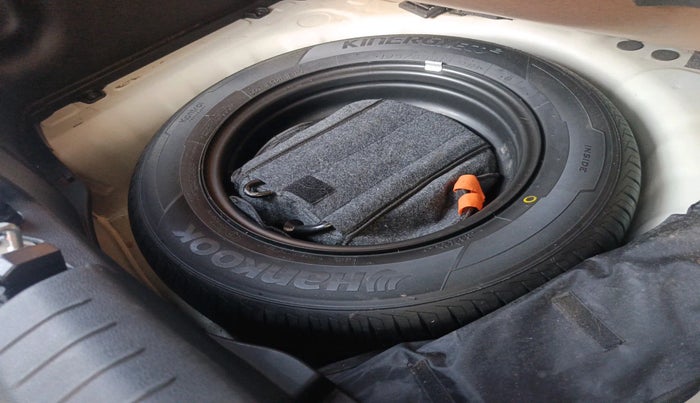 2020 Hyundai VENUE E 1.2, Petrol, Manual, 35,426 km, tyre