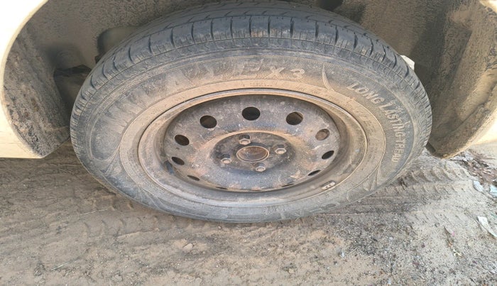 2019 Maruti Dzire VXI, Petrol, Manual, 1,14,000 km, tyre