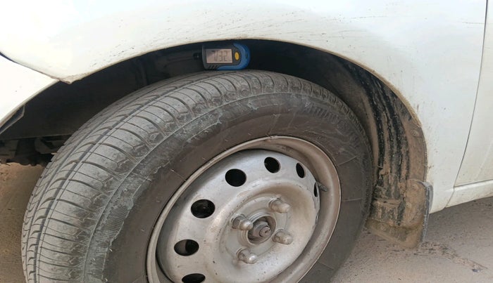 2011 Hyundai i10 ERA 1.1, Petrol, Manual, 1,04,609 km, tyre