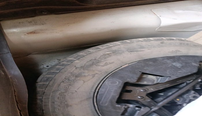 2011 Hyundai i10 ERA 1.1, Petrol, Manual, 1,04,609 km, tyre