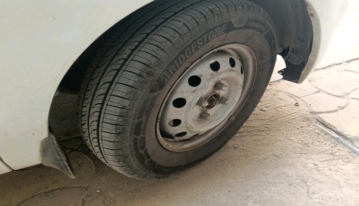 2011 Hyundai i10 ERA 1.1, Petrol, Manual, 1,04,609 km, tyre