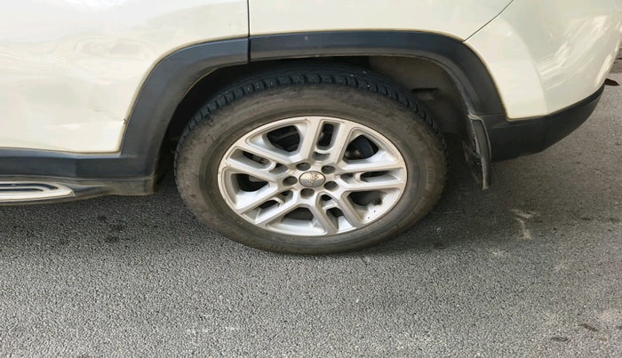 2017 Jeep Compass LIMITED 2.0 DIESEL, Diesel, Manual, 1,20,141 km, tyre