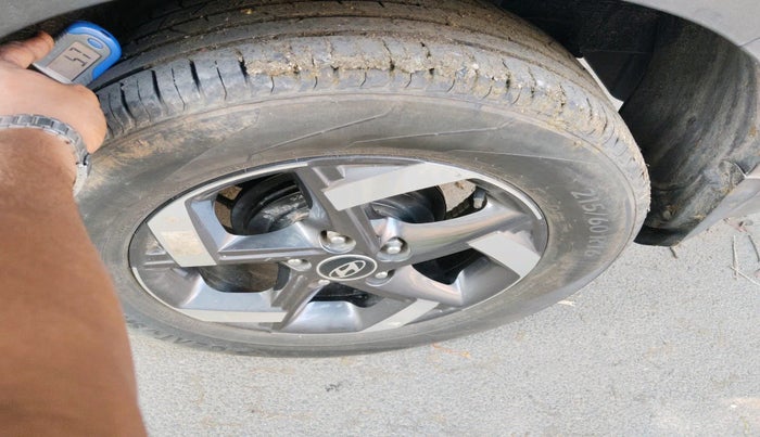 2022 Hyundai VENUE S+ 1.2, Petrol, Manual, 19,092 km, tyre