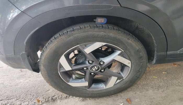 2022 Hyundai VENUE S+ 1.2, Petrol, Manual, 19,092 km, tyre