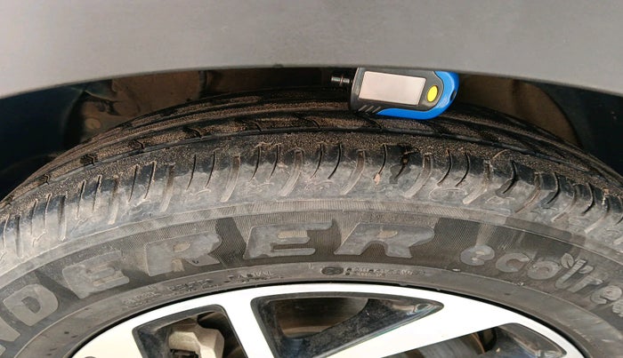 2022 Mahindra XUV300 W8 (O) 1.2 PETROL, Petrol, Manual, 42,819 km, tyre