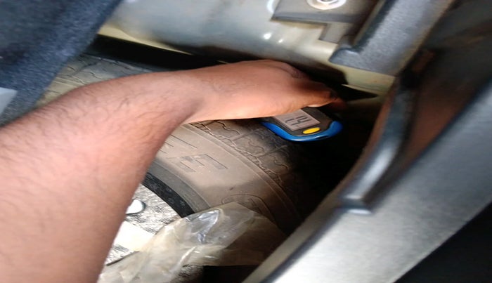 2022 Mahindra XUV300 W8 (O) 1.2 PETROL, Petrol, Manual, 42,819 km, tyre